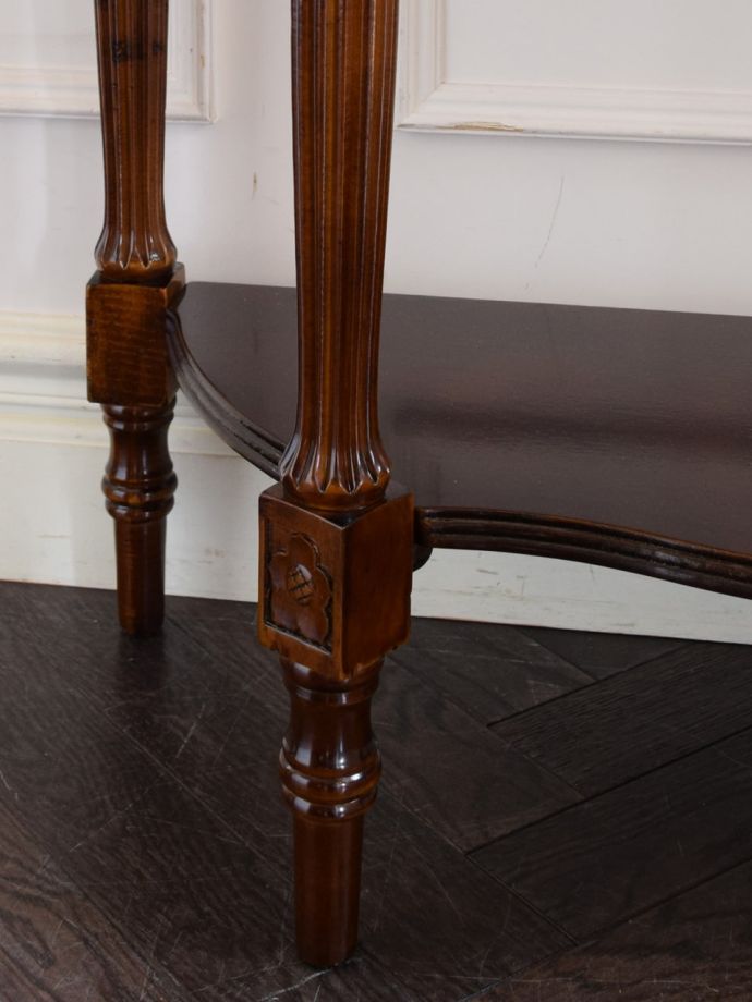 アンティーク風家具の脚