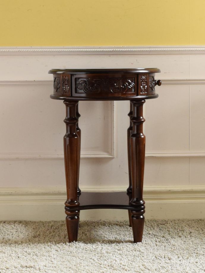 サイドテーブルの側面