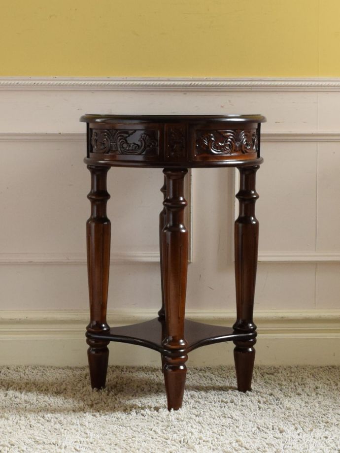 どこから見てもキレイなサイドテーブル