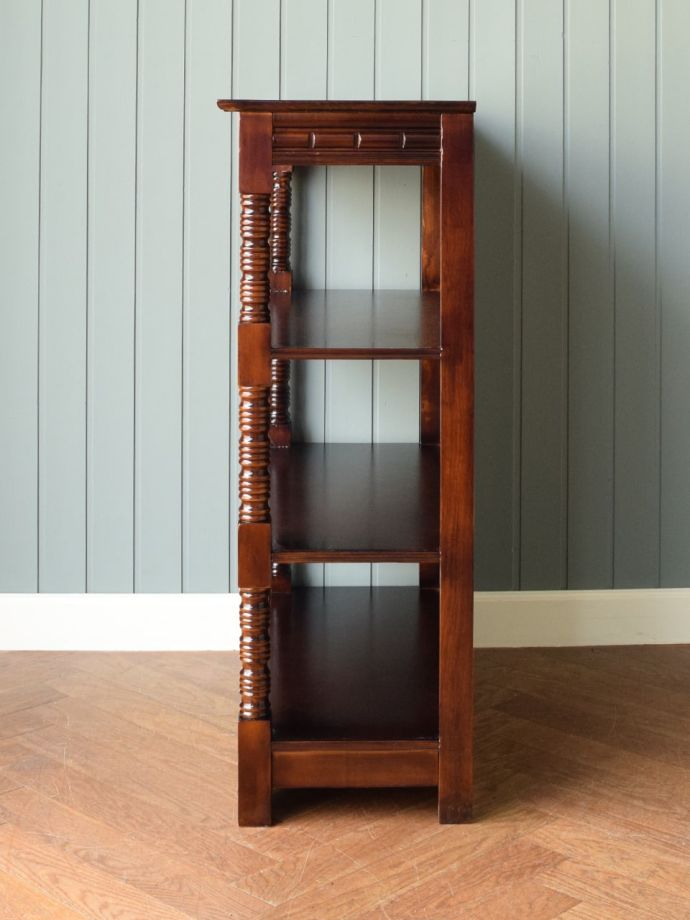 オープンキャビネットの横