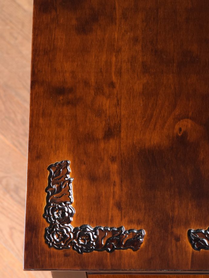 オープンシェルフのこだわりの装飾