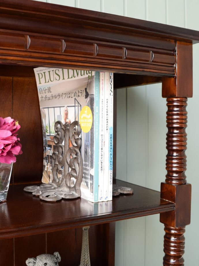 収納たっぷりのキャビネット