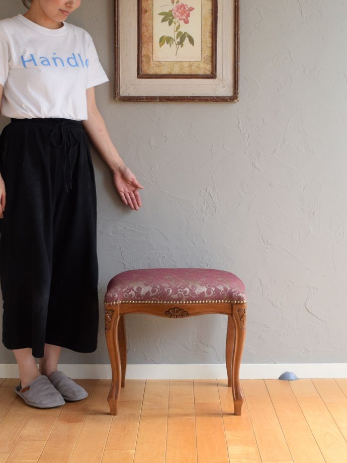 アンティーク風のスツール