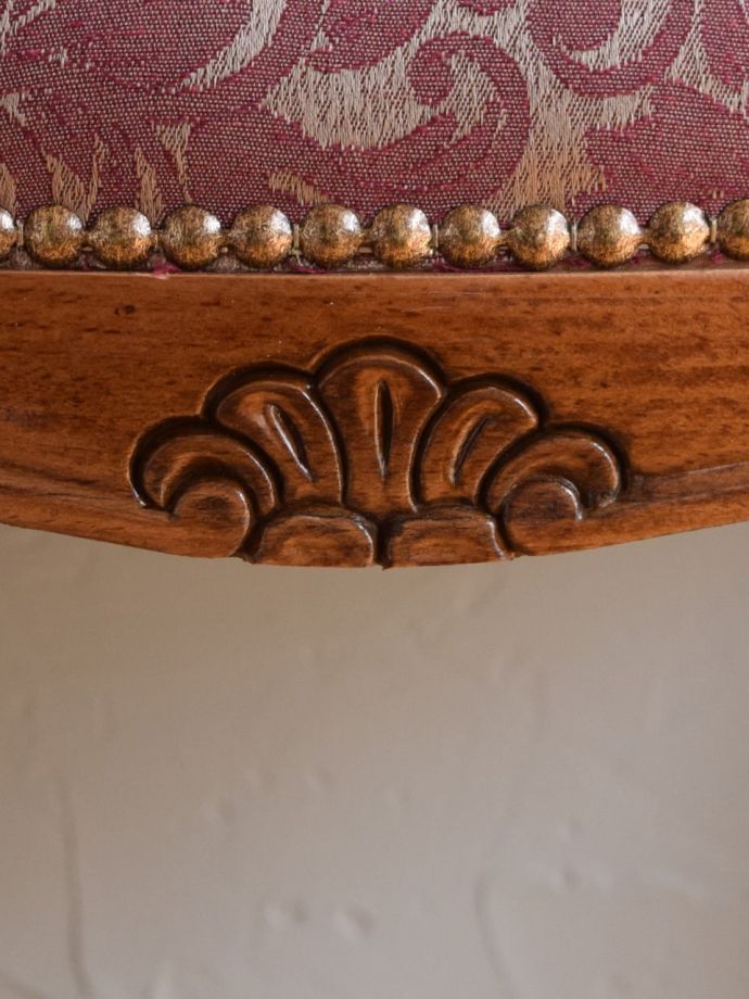 アンティーク調椅子の装飾