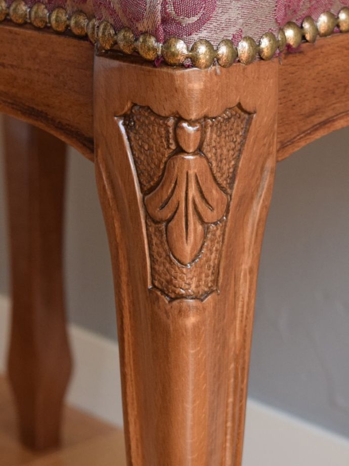 スツールの装飾