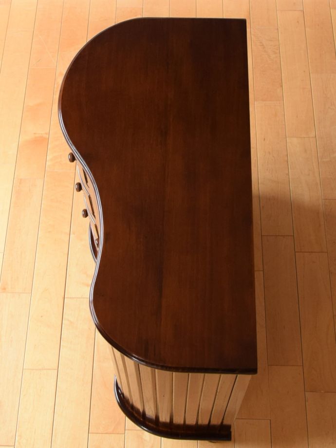 サイドボードの天板