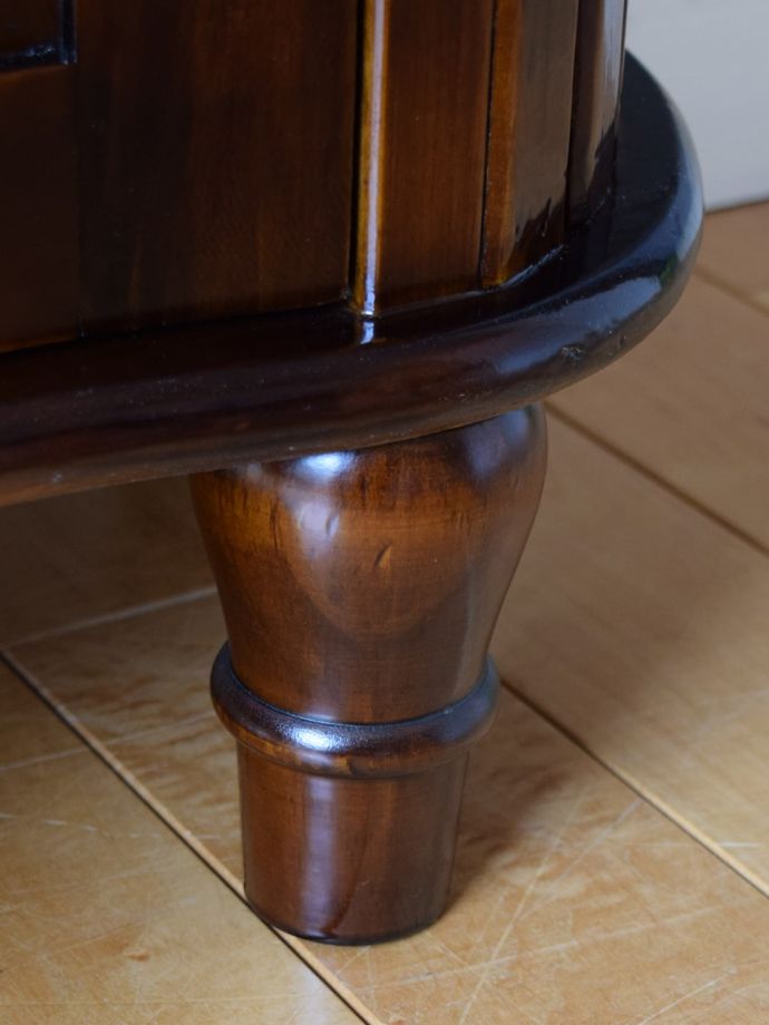 アンティーク風家具の脚