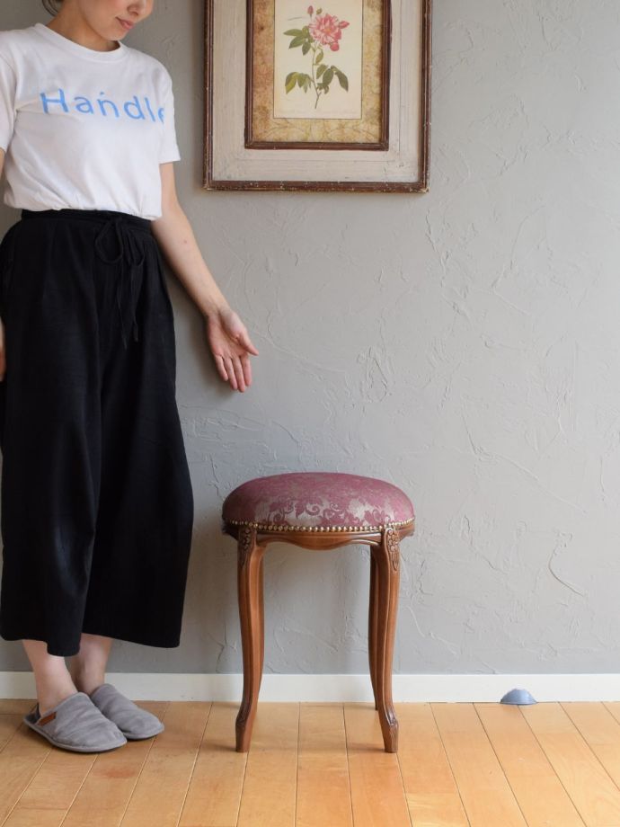 アンティーク風のスツール