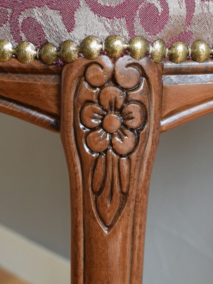 アンティーク調椅子の装飾