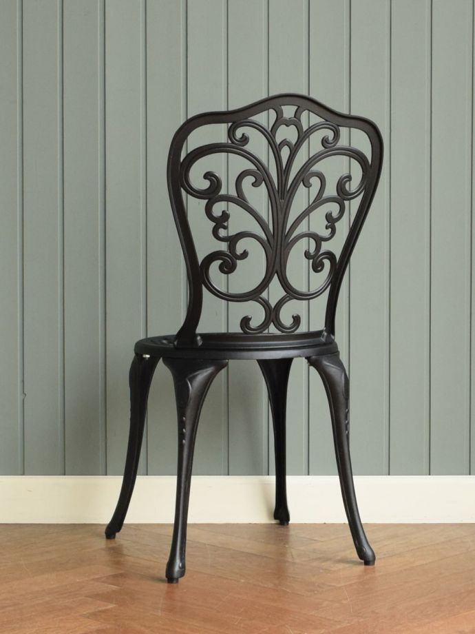アイアンガーデンチェアの後ろ姿