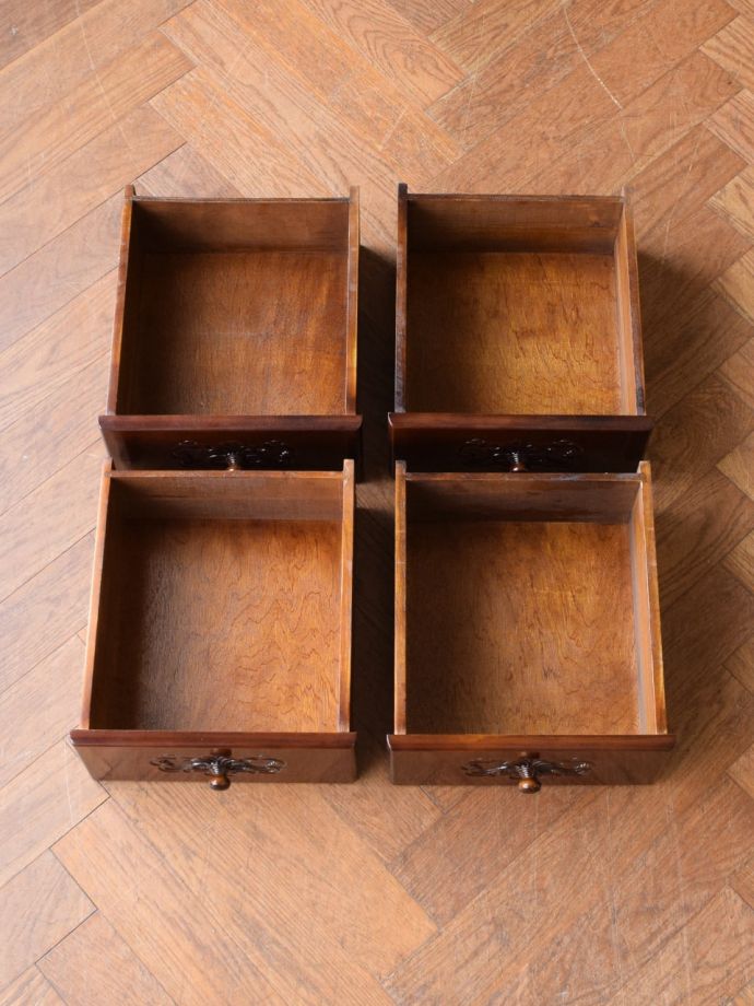 サイドボードの引き出し