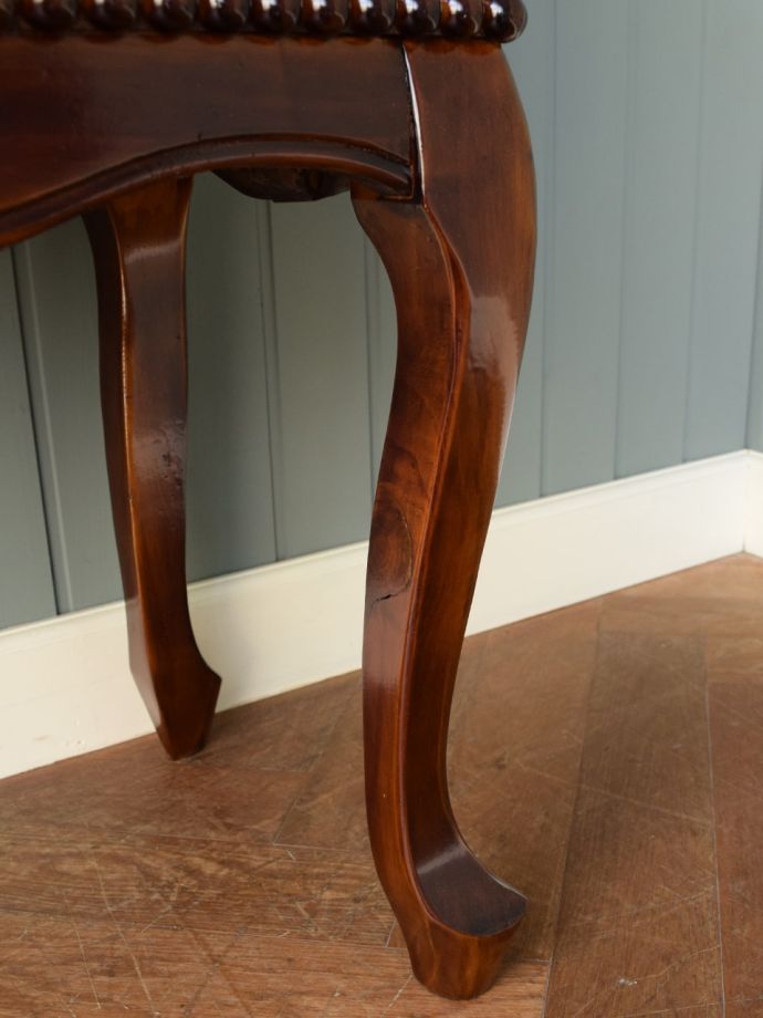 アンティーク風家具の脚