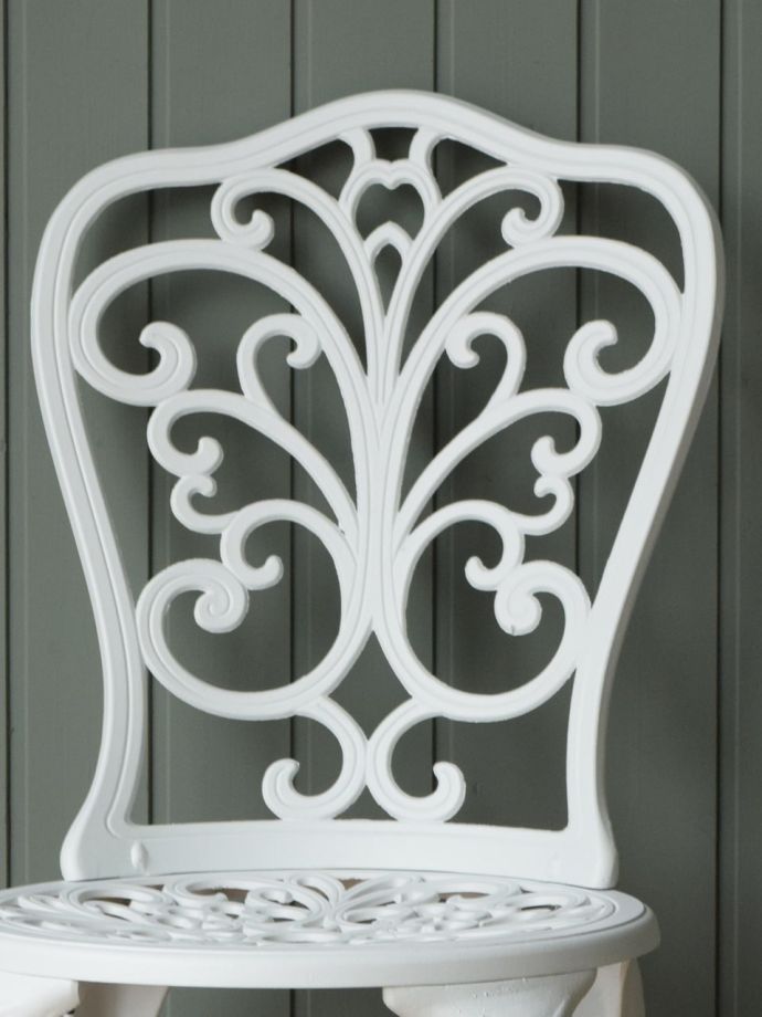 おしゃれなガーデンチェアの背もたれ