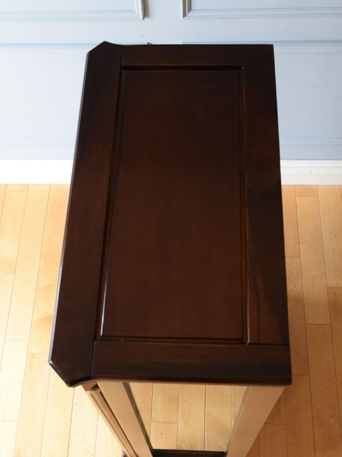 キャビネットの天板