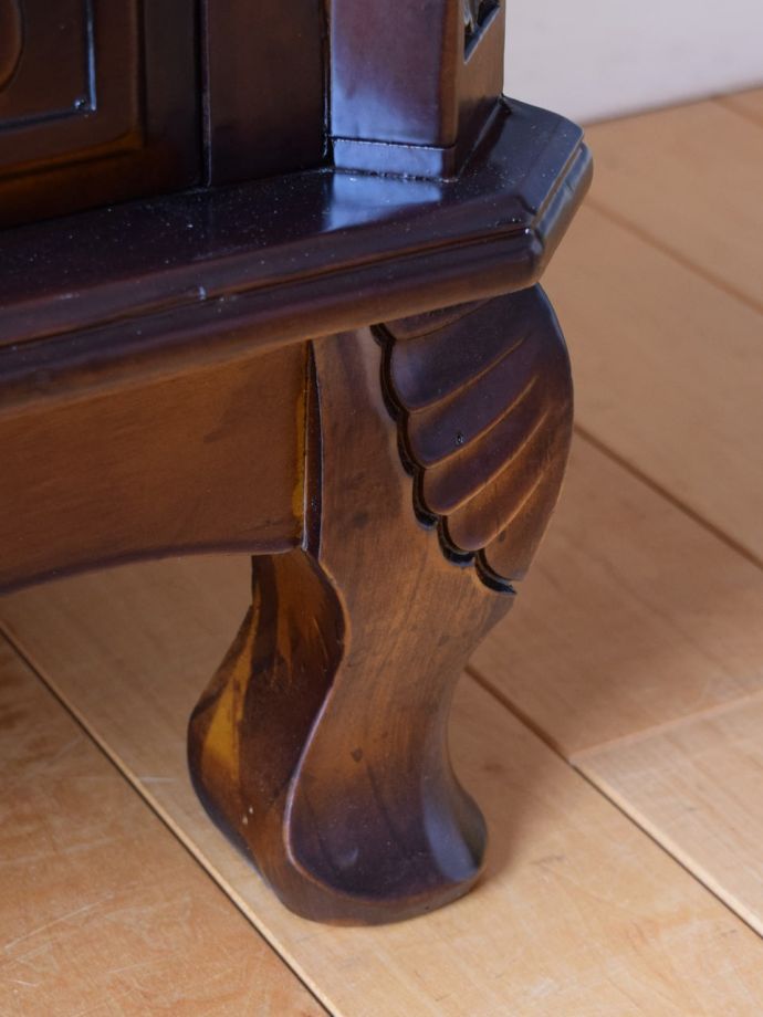 アンティーク風家具の脚