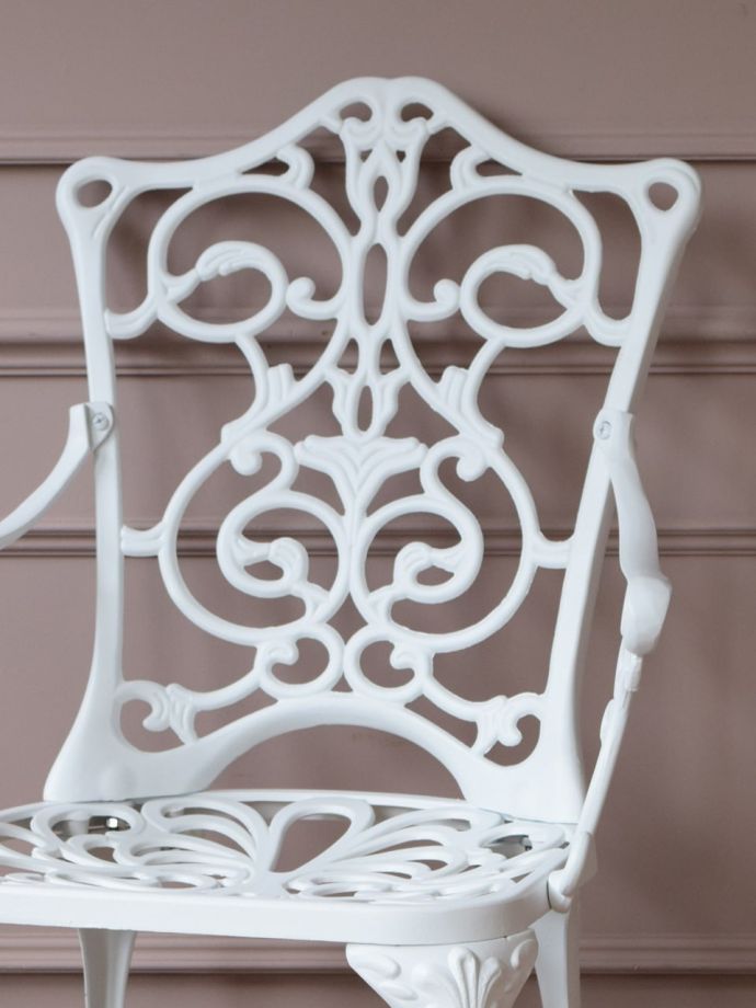 おしゃれなガーデンチェアの背もたれ