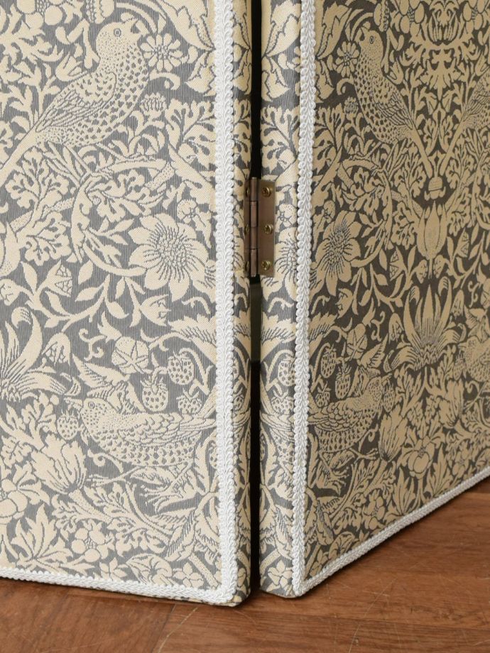 折り畳めるパーテーション