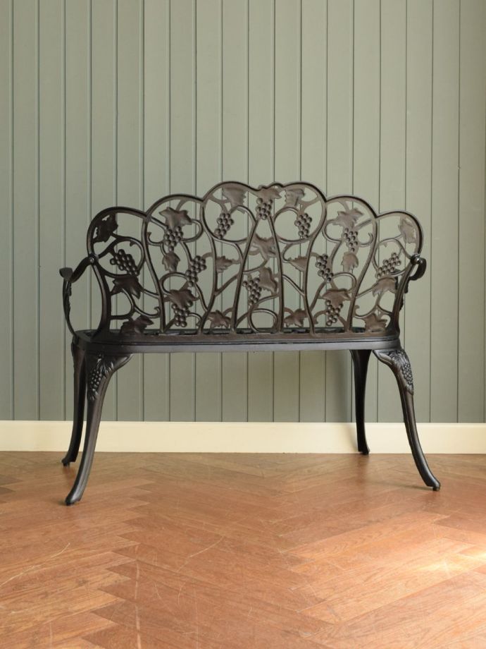 アイアンガーデンチェアの後ろ姿