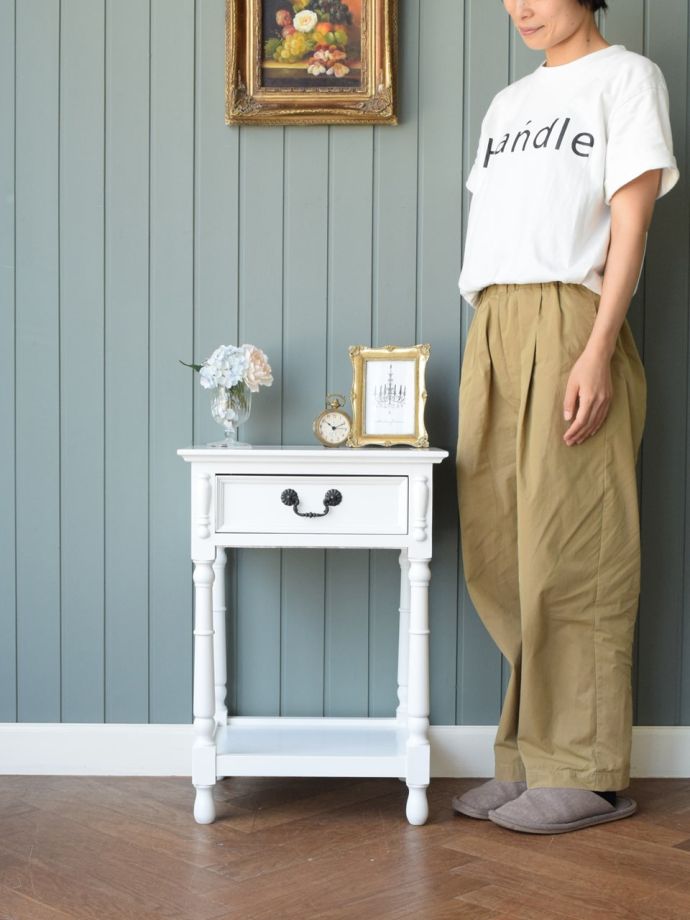 シャビーシックなサイドチェスト