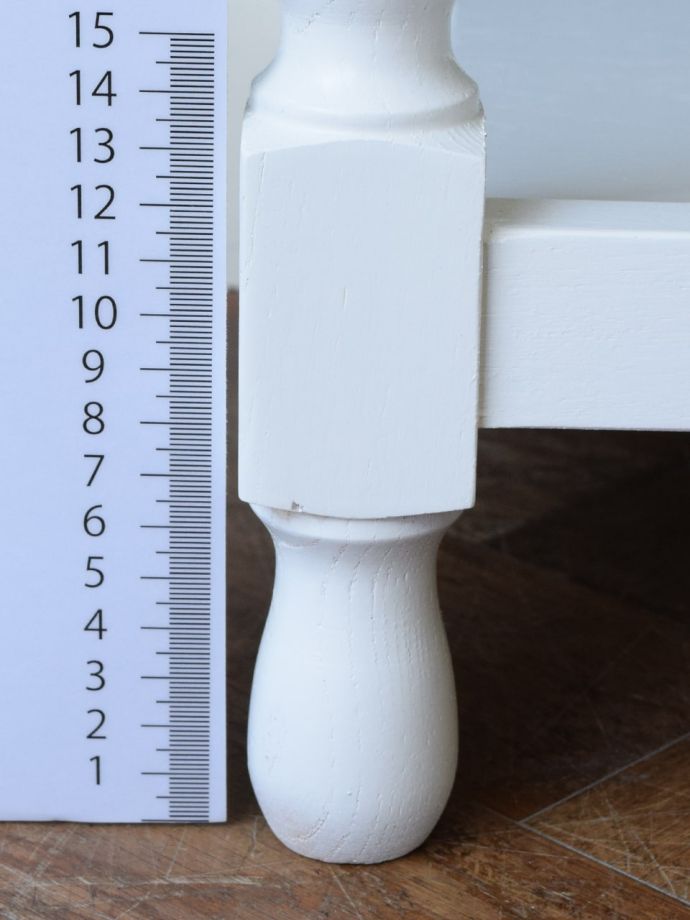 サイドチェストの脚