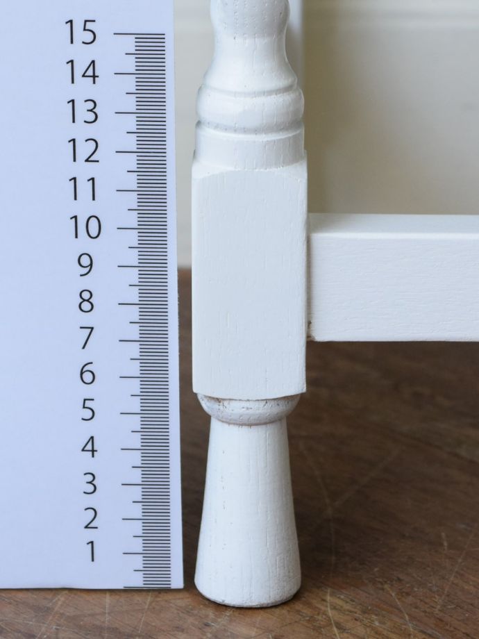 アンティーク風家具の脚