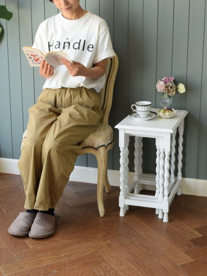 アンティーク風のおしゃれなネストテーブル