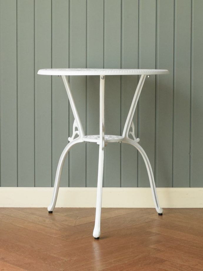 ガーデンテーブルの側面