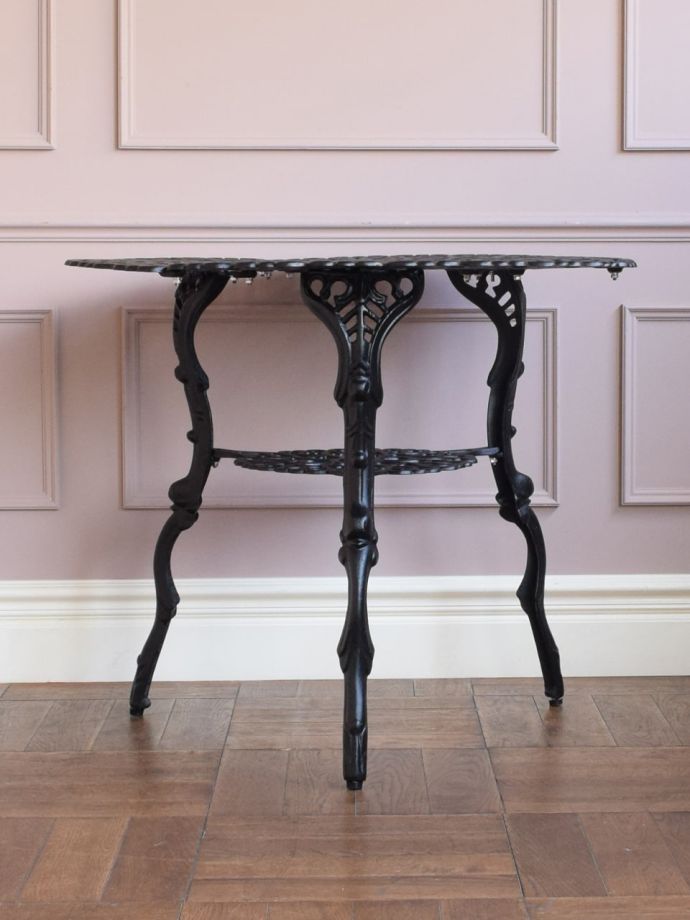 ガーデンテーブルの側面