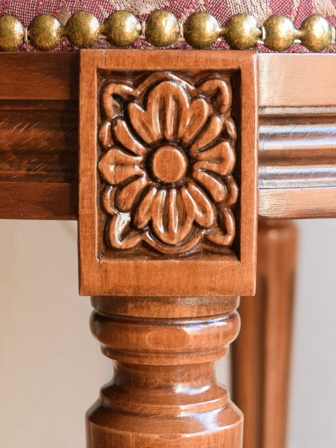 アンティーク調椅子の装飾