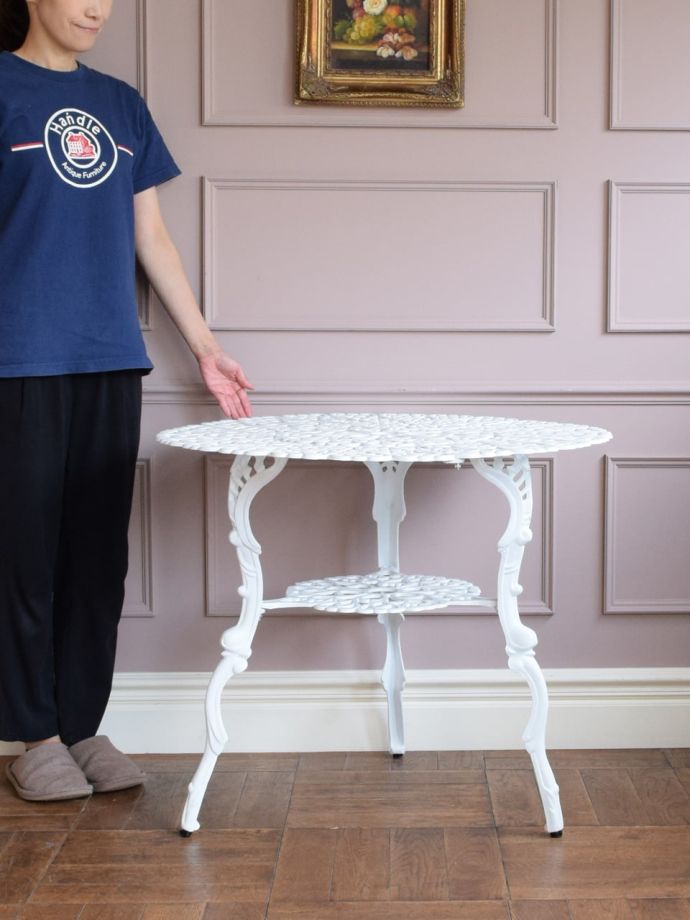 フランス風のおしゃれなテーブル