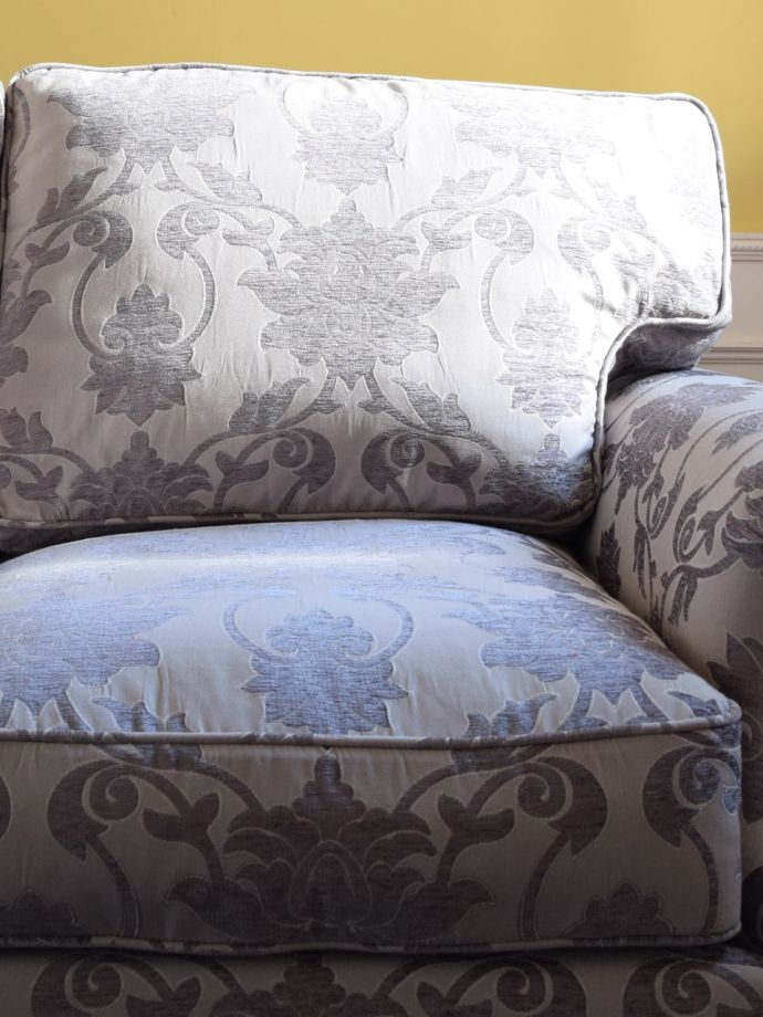 おしゃれなアンティーク風ソファ