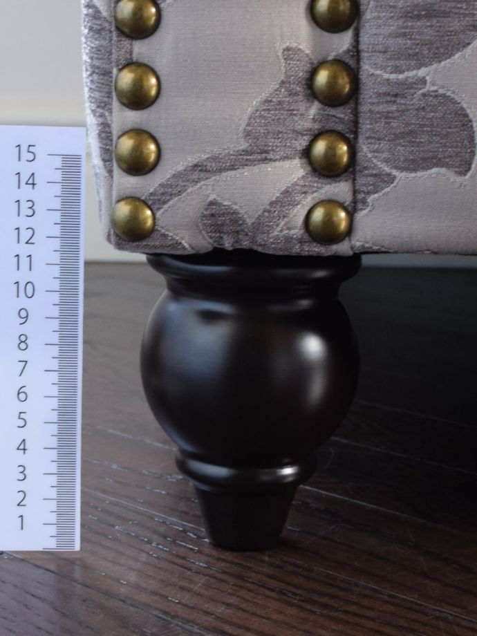 ソファの木製の脚