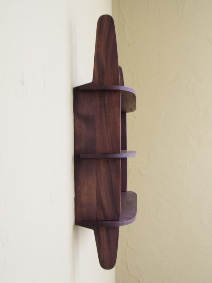 ウォールシェルフの側面