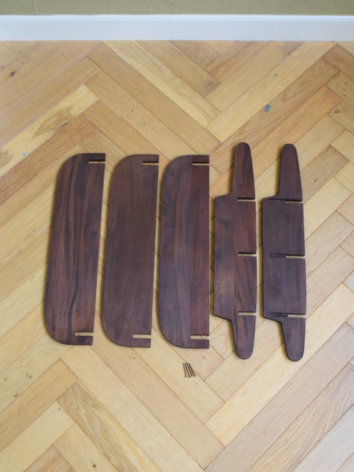 アンティーク調家具の後ろ姿