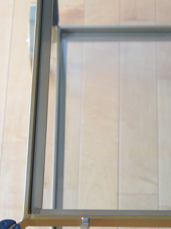 ワゴンに近づいてみると…