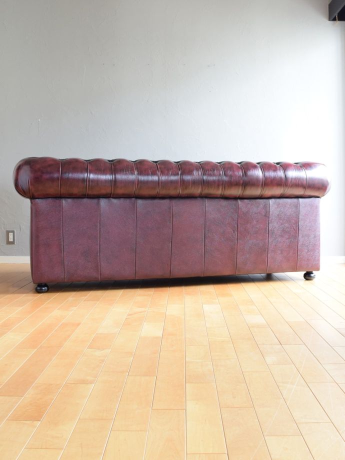 おしゃれなソファの後ろ姿