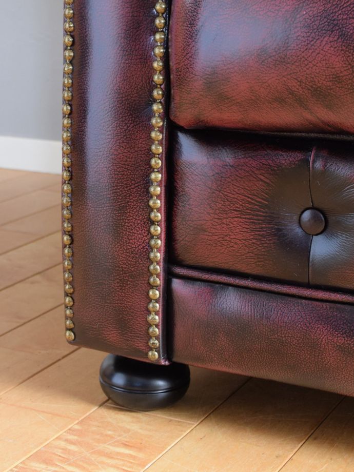 ソファの木製の脚