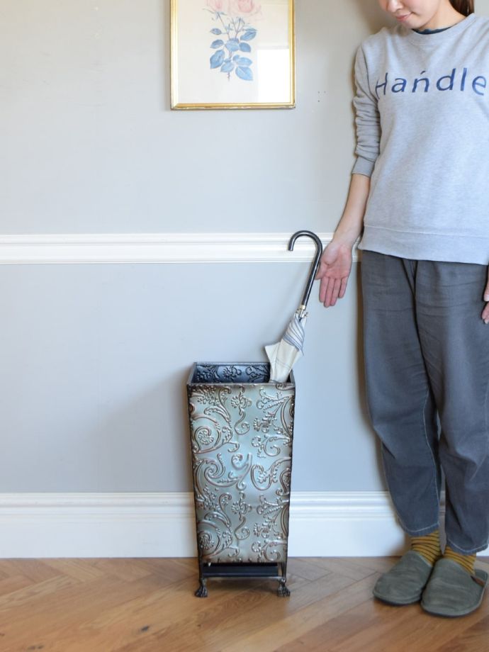 アンティーク風のおしゃれな傘立て