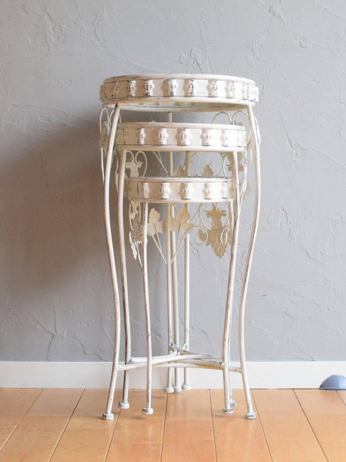 フラワースタンドの後ろ姿