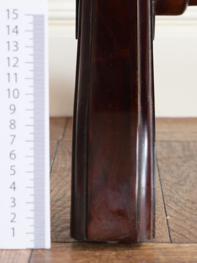 アンティーク風家具の脚