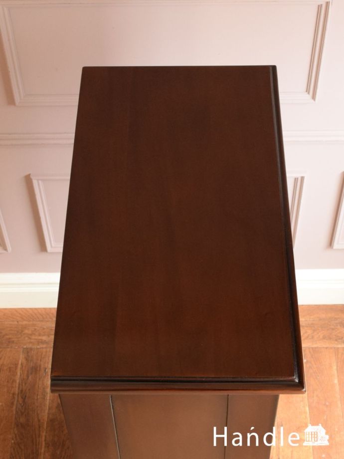 キャビネットの天板