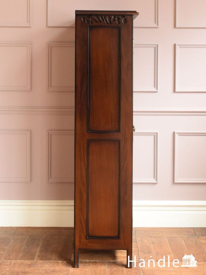 キャビネットの側面