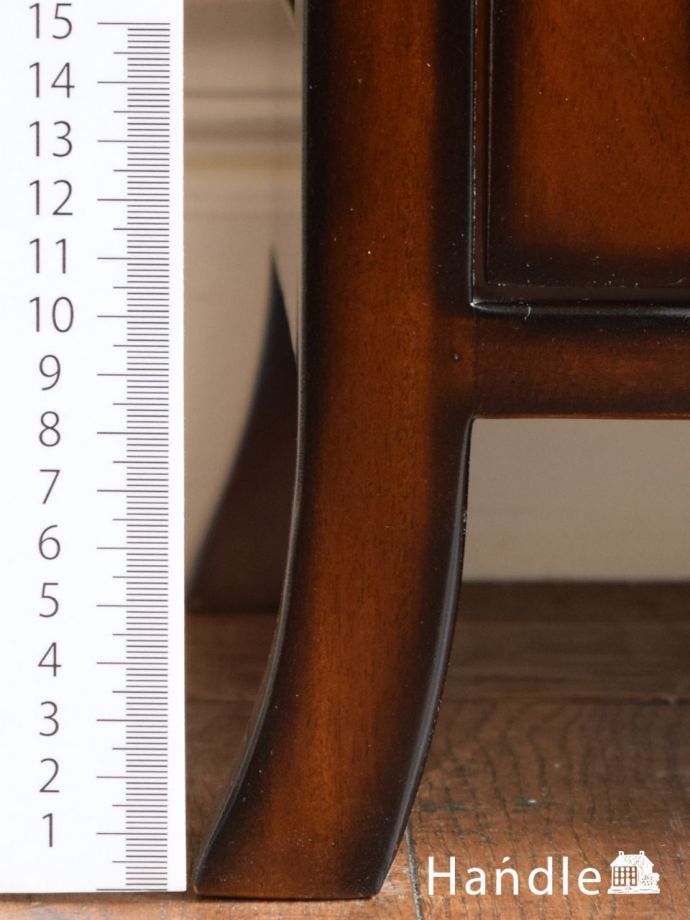 アンティーク風家具の脚