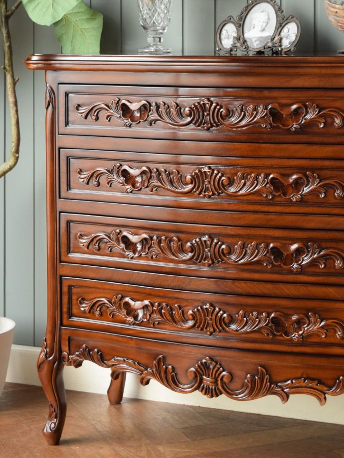 フレンチスタイルのおしゃれなチェスト、アンティーク調の4段引き出し