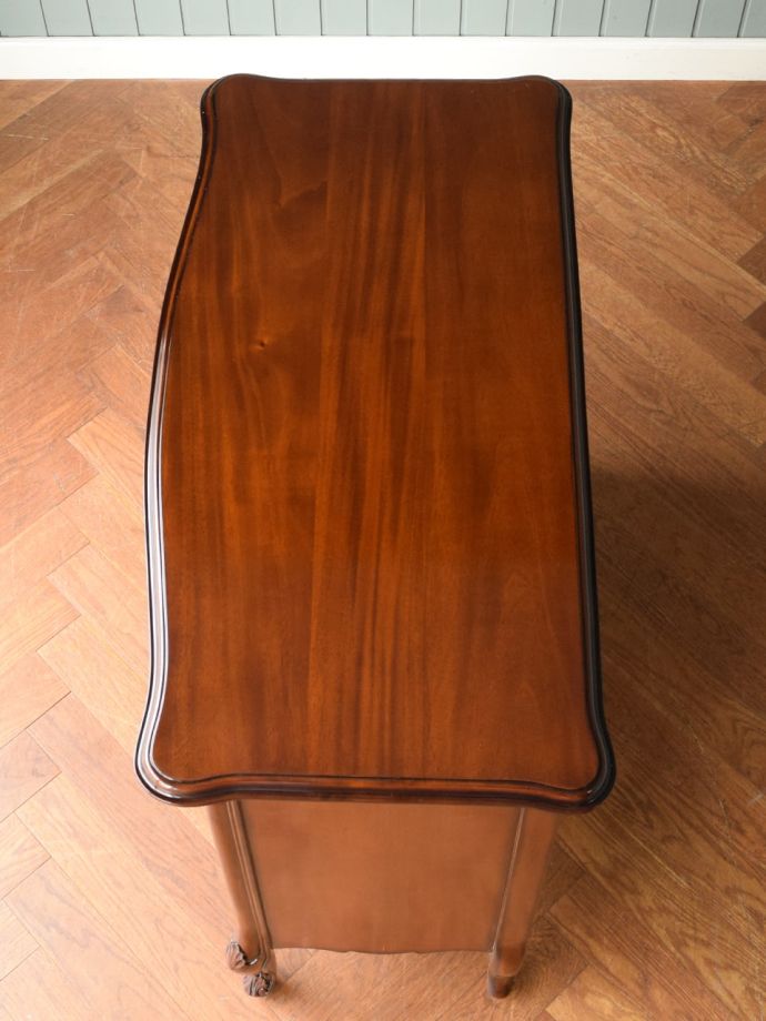 フレンチスタイルのおしゃれなチェスト、アンティーク調の4段引き出し