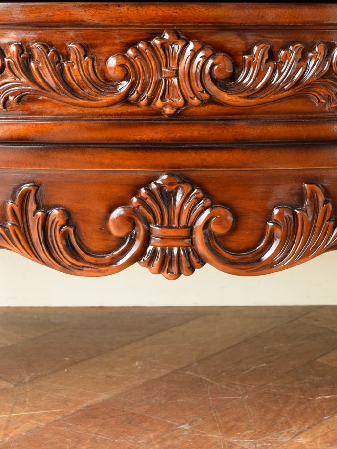 フレンチスタイルのおしゃれなチェスト、アンティーク調の4段引き出し