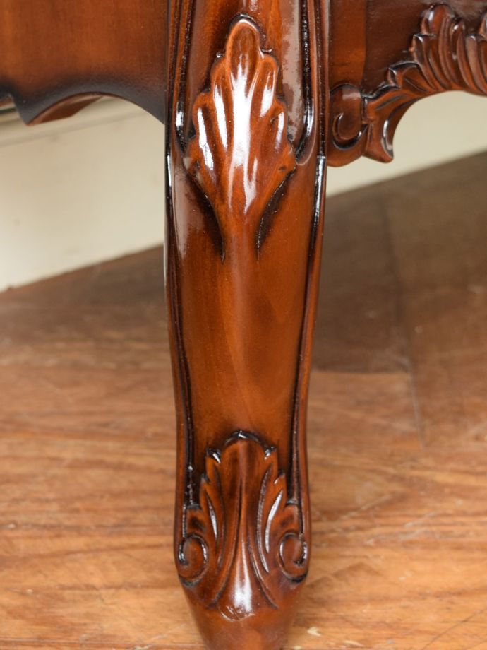 アンティーク風家具の装飾