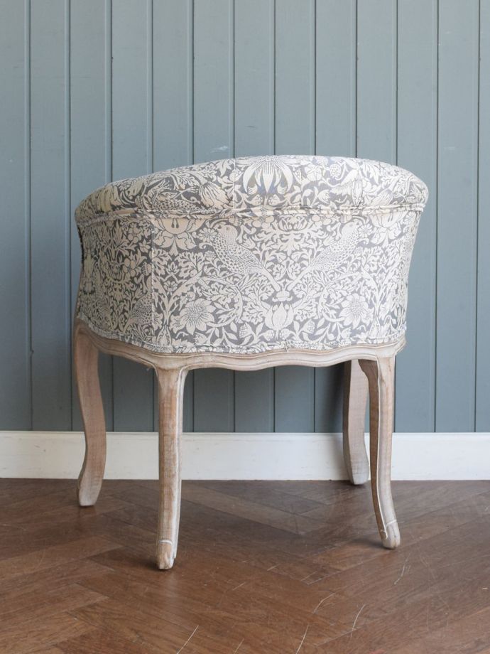 ウィリアムモリスのイチゴ泥棒デザイン、ジェニファーテイラーの一人