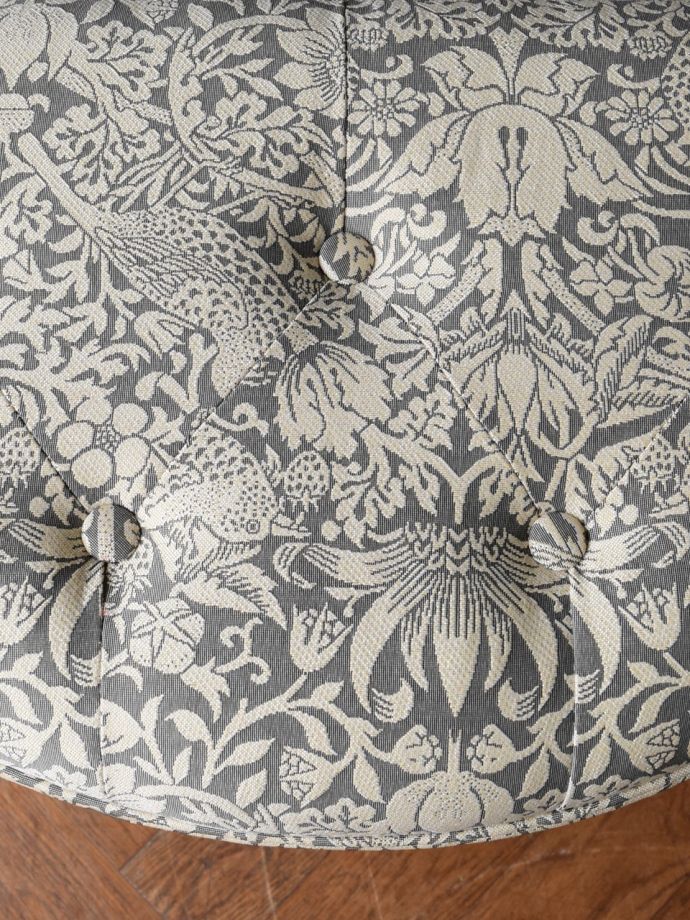 アンティーク調スツールの生地