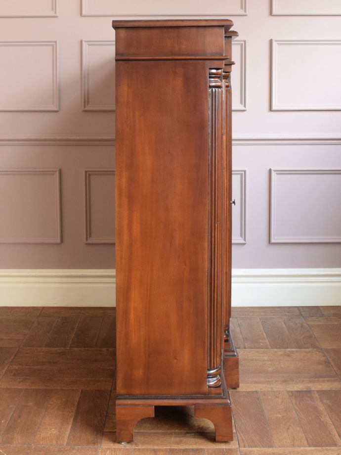 キャビネットの側面